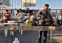 من برای آقا مجتبی اینجا هستم