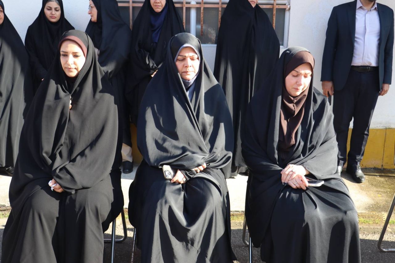 جشن شکوفه‌ها در دبستان دخترانه شهید صدوقی ناحیه یک رشت برگزار شد