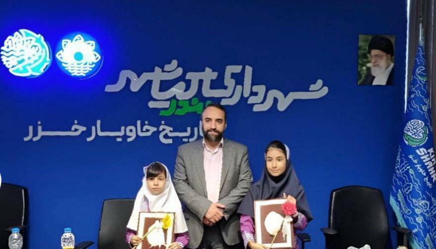 احکام اولین شهرداران مدرسه بندر کیاشهر اهداء شد