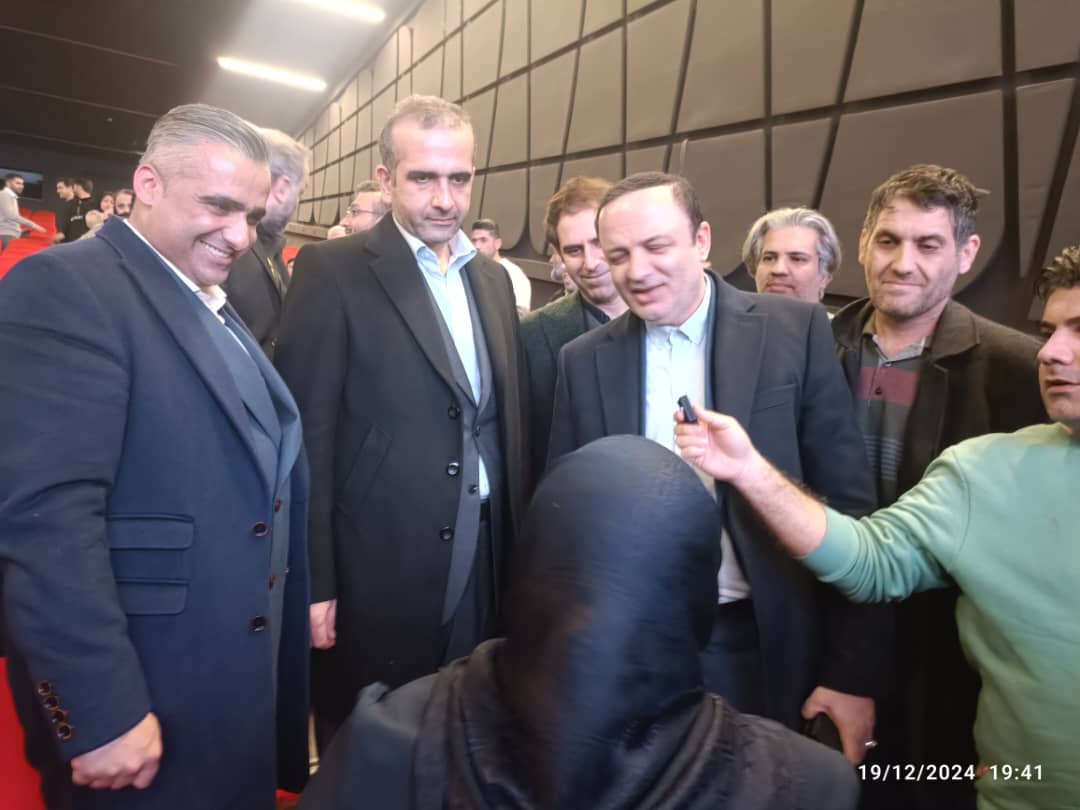 مجتمع آرش مال یک پروژه خیلی خوب و بزرگ است / این مجتمع با زحمات برادران « تقی پور دهکا » ساخته و راه اندازی شد و دست مریزاد می گویم /