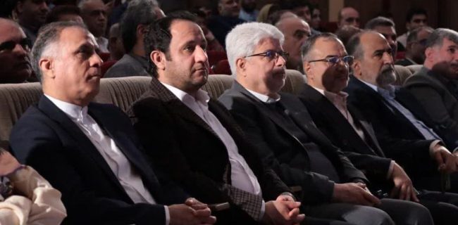 مراسم اهدای جوایز و تجلیل از برگزیدگان جشنواره ملی فیلم کوتاه در رشت برگزار شد