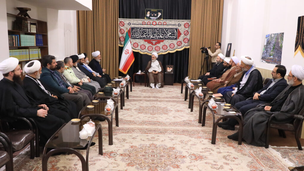 مسجد؛ پایگاه هدایت و سنگر پیروزی: نقش محوری مساجد و نماز جمعه در تداوم انقلاب اسلامی»