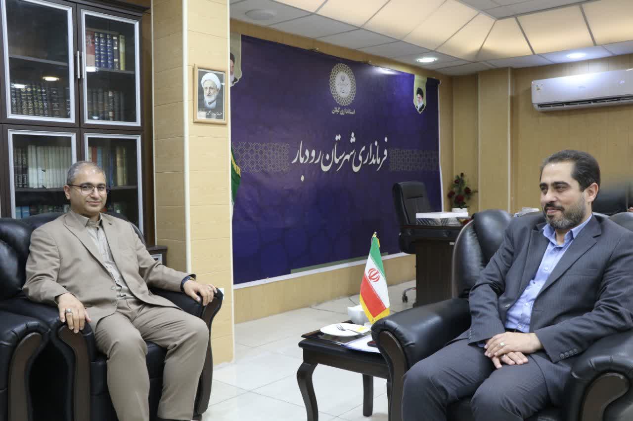 فرماندار شهرستان رودبار: حمایت سرمایه های تولیدی و انسانی شرکت سیمان خزر در راستای تقویت چرخه اقتصادی استان گیلان از اولویت های فرمانداری می‌باشد