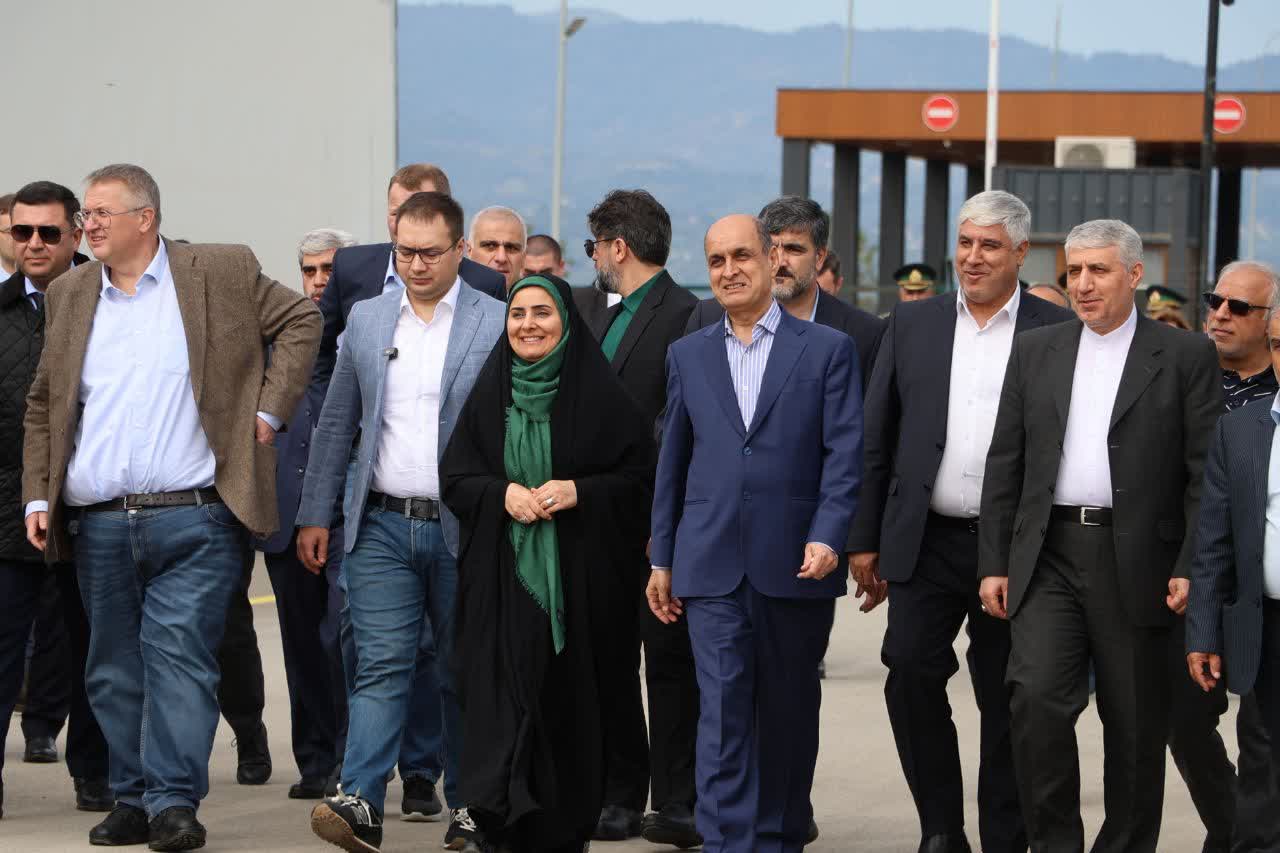 بازدید وزیر راه، استاندار گیلان و هیئت‌های روس و آذربایجان از پایانه مرزی و بارانداز ریلی آستارا
