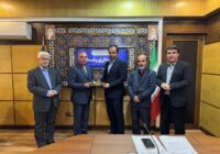 سرمایه گذاری بخش خصوصی در تالاب گردشگری عینک/انعقاد قرارداد سرمایه گذاری ساخت، مالکیت و بهره‌برداری از “کشتی مهتاب” و “قایق آبی” در پهنه آبی تالاب عینک /شوقی:پروژه‌های گردشگری می‌تواند به‌عنوان محرکی برای رونق گردشگری شهری و تقویت اقتصاد محلی عمل کند