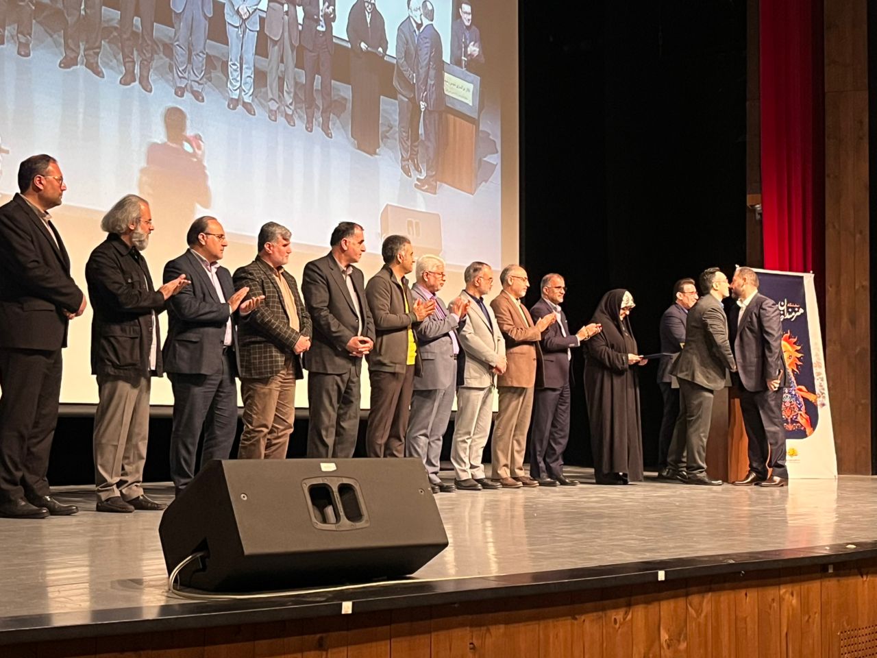 برپایی نمایشگاه خانه خورشید حکایت از زنده بودن هنر ایران اسلامی دارد