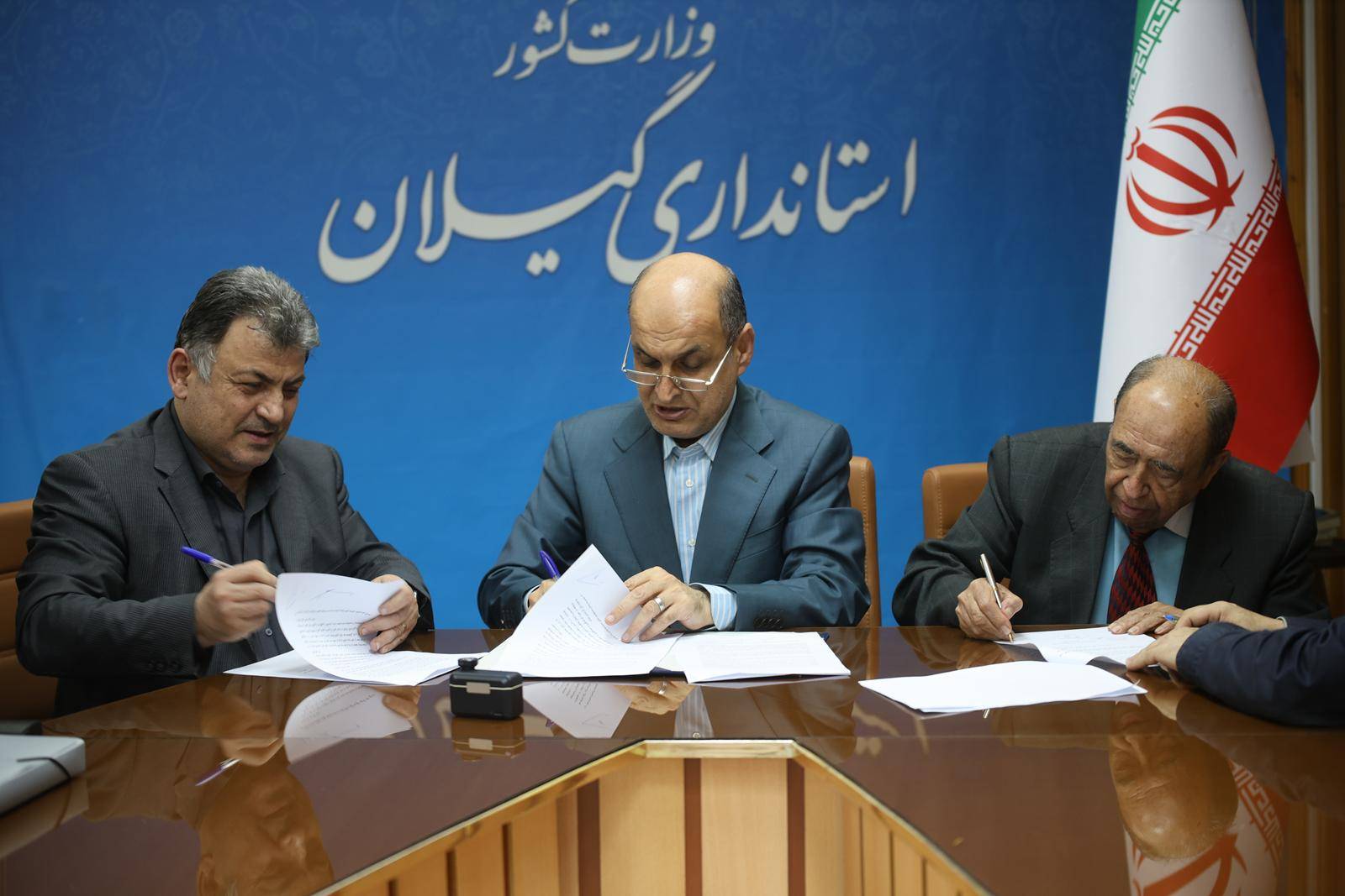 امضای تفاهمنامه با بخش خصوصی برای احداث تاسیسات فاضلاب در گیلان؛ گامی مؤثر در حفظ محیطزیست و احیای رودخانهها