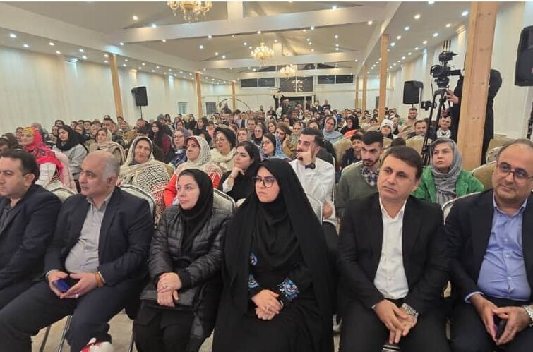تجلیل از مقام زن و مادر در جشنواره “مادر و ماندگاری ”  برگزار شد/رونمایی از،تمبر روستای فشتکه