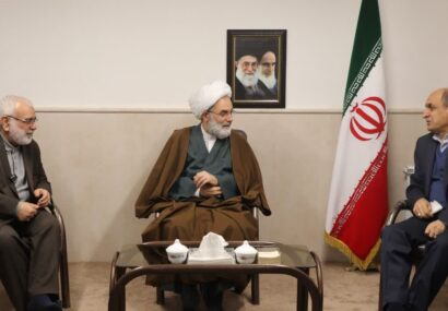 مسئله اصلی جامعه اصل نظام نیست، بلکه رفع مشکلات معیشتی مردم است مسئله اصلی جامعه اصل نظام نیست، بلکه رفع مشکلات معیشتی مردم است