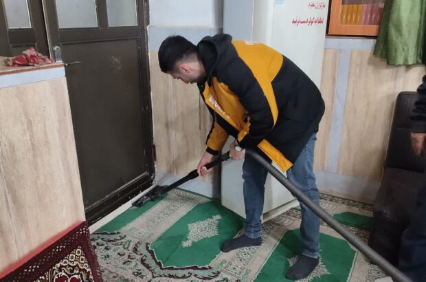 غبارروبی مساجد گیلان با همت نوجوانان کانونها؛ جلوهای از شور خدمت و نشاط معنوی
