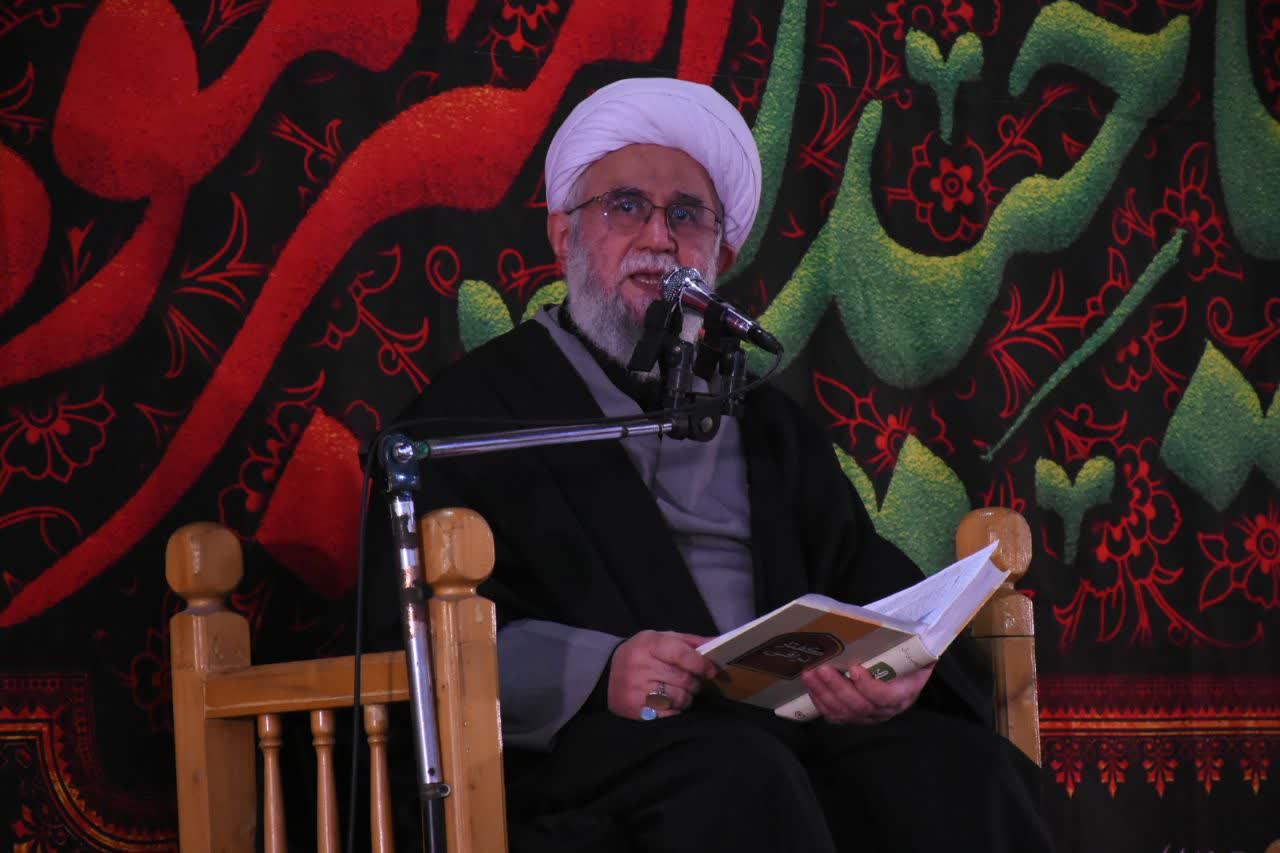 مجلس خبرگان، رهبری را برگزید که جایگاه علمی و فقهی برجسته ای دارد