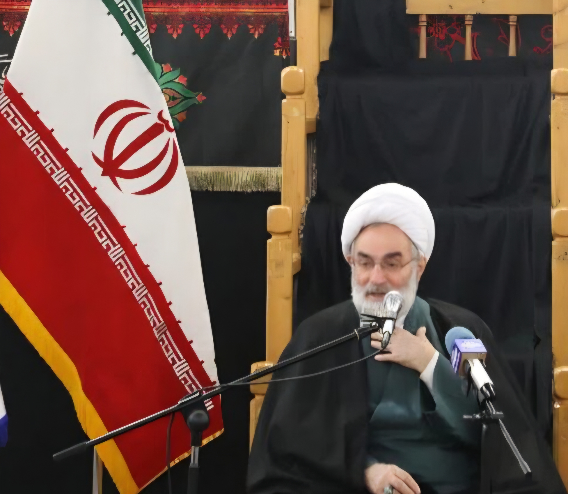 برخی مدیران ادارات، مراکز، هتل ها و .‌‌‌.. حتی یک پرچم مشکی هم در عزای رهبر شهید نصب نکرده اند!