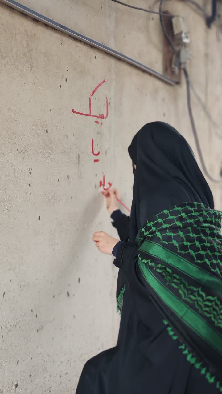 از دیوارنویسی تا نقاشی پرچم ایران در مسجد جامع رستم آباد