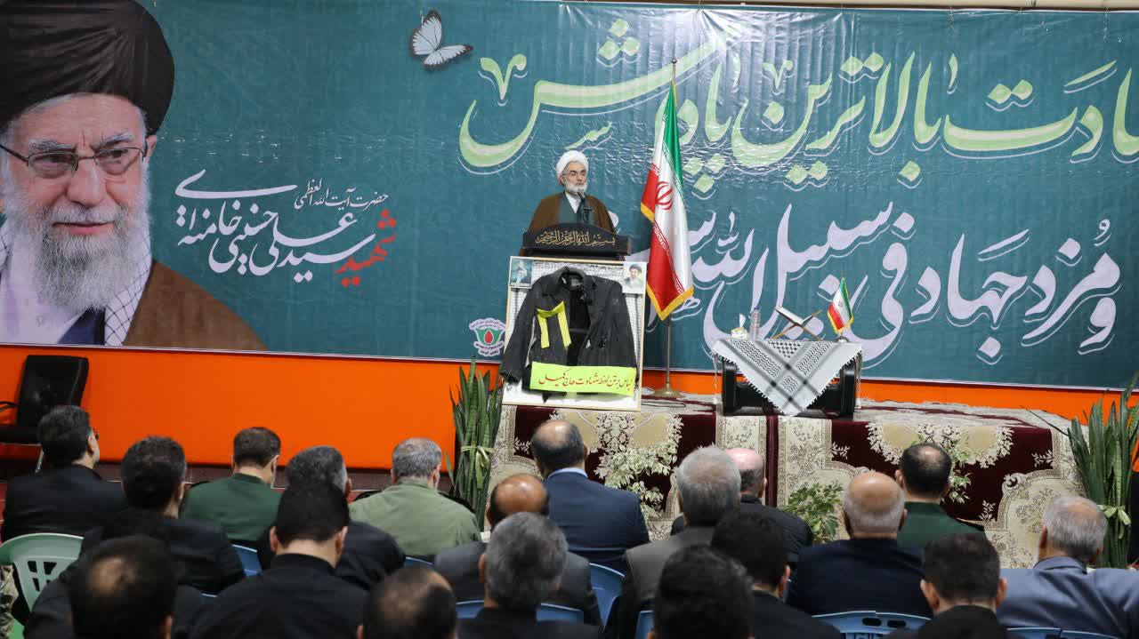 کمیل یک انسان الهی، شجاع و بی‌ادعا بود؛ کسی او را کامل نمی‌شناخت/کسی باور نمی‌کرد این فرمانده بلندپایه همان جوان خاکی جمع دوستان باشد