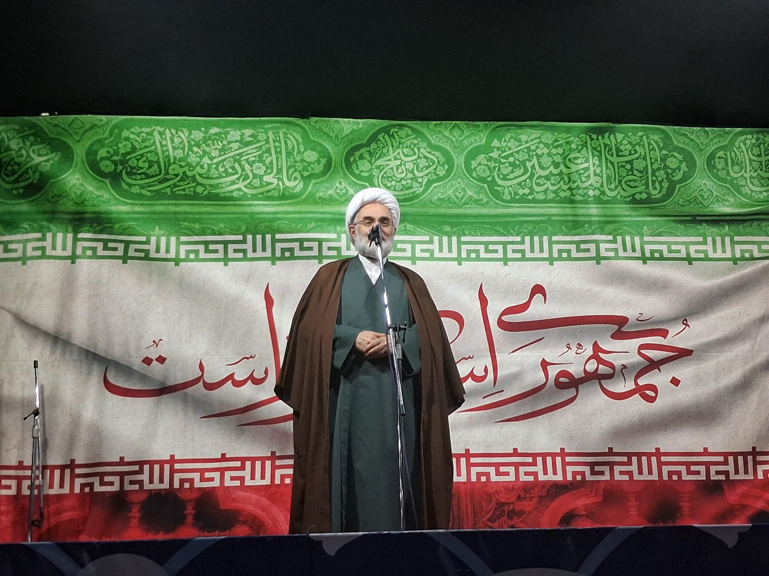 مردم باید بدانند در مذاکرات و مکاتبات چه چیزهایی مبادله میشود/حضور مردم رمز اقتدار و پیشرفت کشور