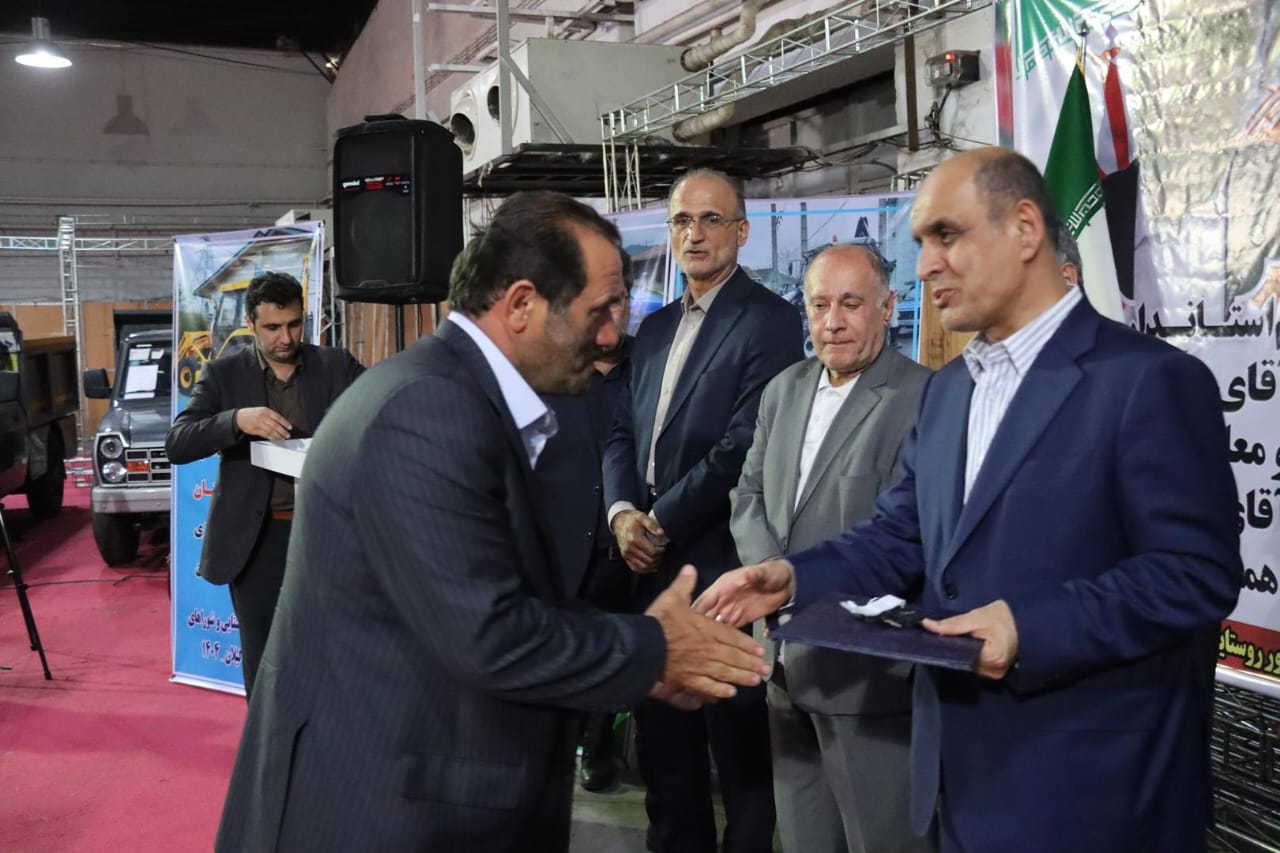 گیلان؛ پیشتاز در جذب ماشین‌آلات خدماتی کشور/تجهیز دهیاری‌ها و شهرداری‌های استان به ۱۴۷ خودروی چندمنظوره و ماشین‌آلات سنگین
