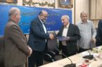 اصناف گیلان در سخت‌ترین روزها بازار را سرپا نگه داشتند اهدا لوح تقدیر رئیس بسیج اصناف کشور به مدیرکل صمت گیلان