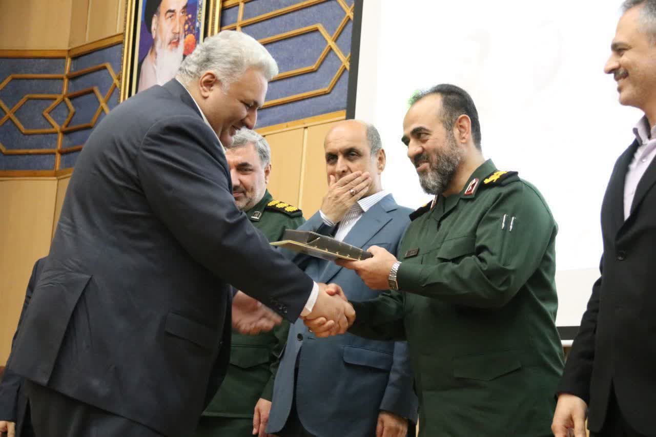 سکاندار بانک صادرات گیلان برای دومین سال متوالی مدیر نمونه معرفی شد